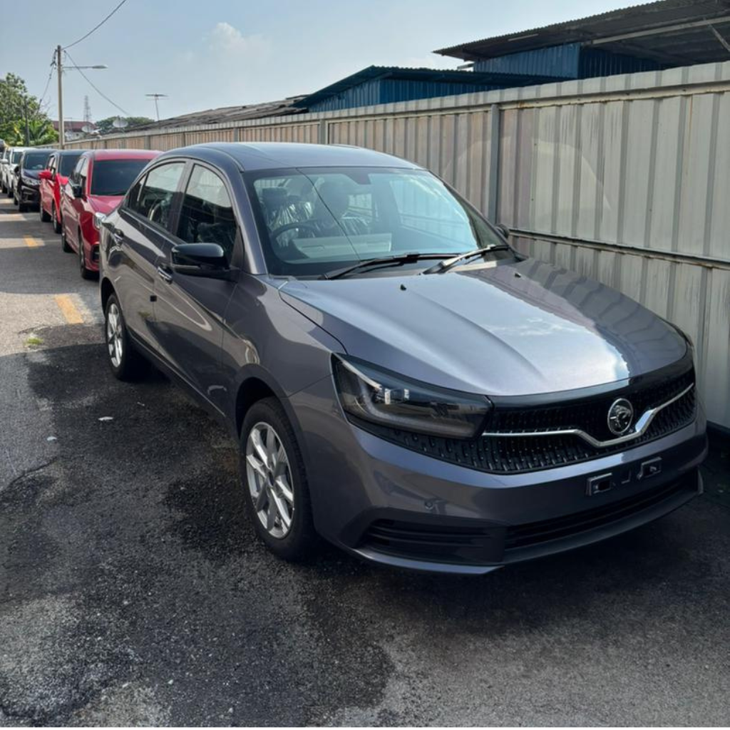 Proton Saga MC3 Executive warna Space Grey dengan rekaan hadapan moden dan gaya sedan kemas