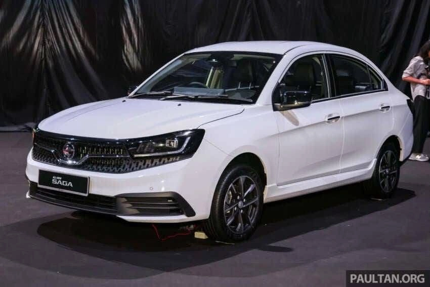 Proton Saga MC3 warna Solid White dari sudut hadapan tiga suku