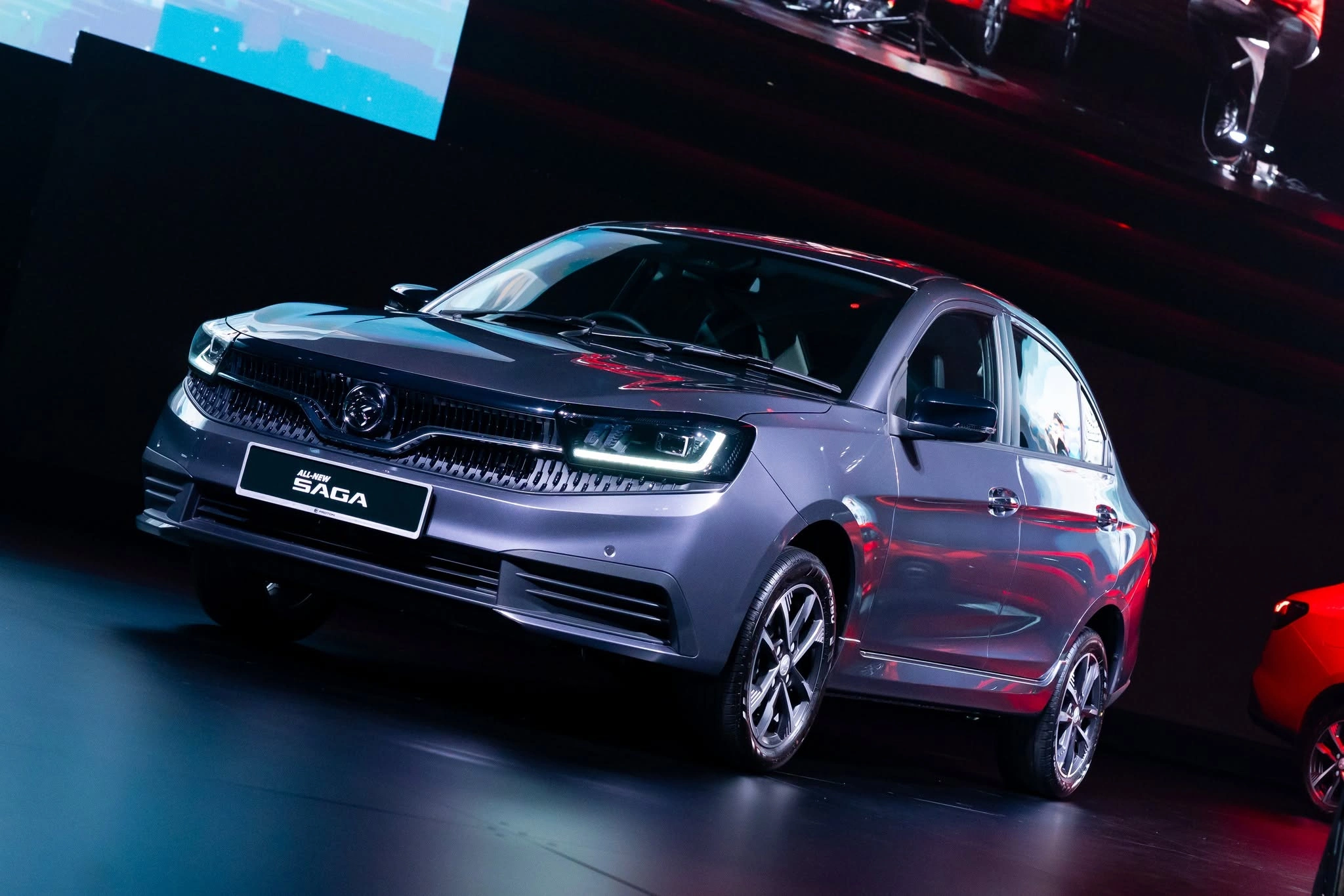 Proton Saga MC3 Space Grey dari sudut hadapan di pentas pelancaran