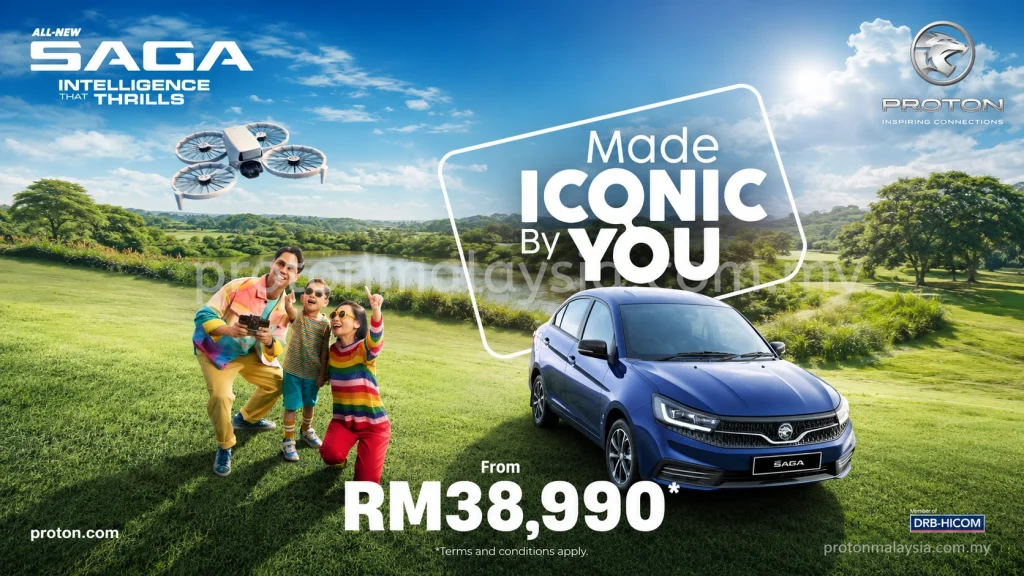 Proton Saga warna biru bersama keluarga di kawasan padang golf hijau