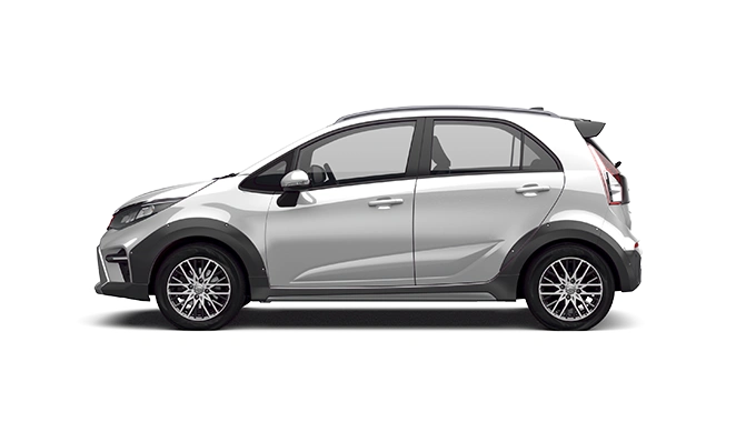 Proton Iriz Active berwarna perak dari pandangan sisi dengan kemasan hitam pada badan hatchback
