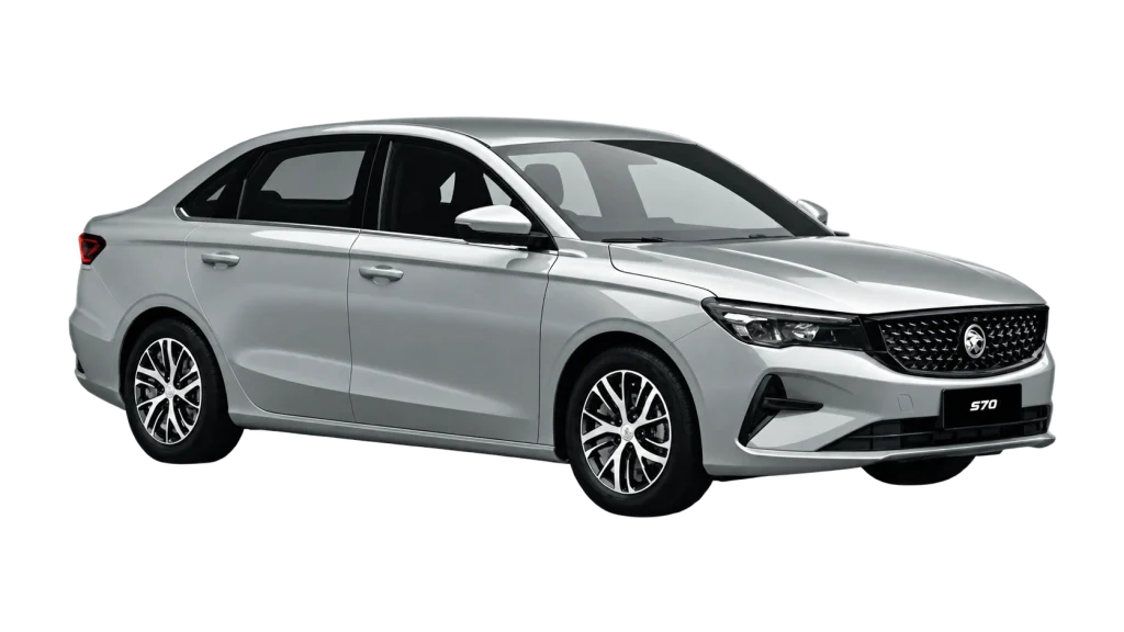 Proton S70 MC2 Lite warna Silver dari pandangan tiga suku hadapan dengan gril hitam, lampu utama dan rim aloi.