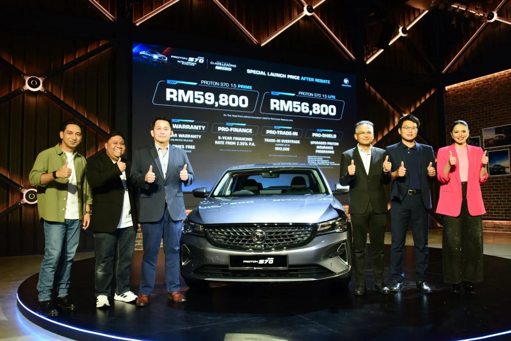 Proton S70 2026 di pentas pelancaran dengan paparan harga selepas rebat RM56,800 untuk Lite dan RM59,800 untuk Prime